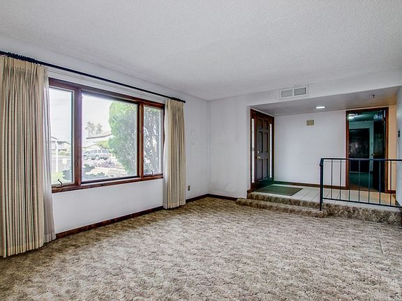3rd image of 421 E Greenway Dr