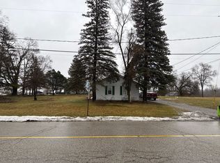 166 Merrill St, Farwell, MI 48622