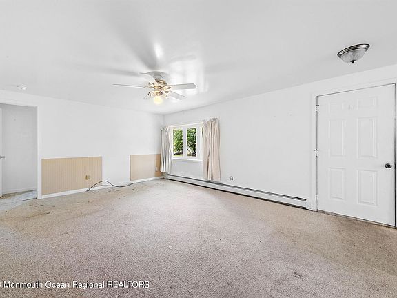 5th image of 249 Bulkhead Ave