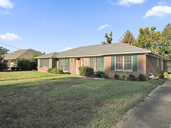 2nd image of 304 Pinehaardt Dr