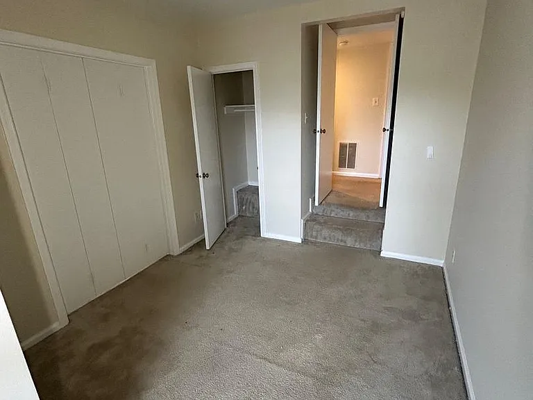 2919-F S Woodstock St #F — Photo 14