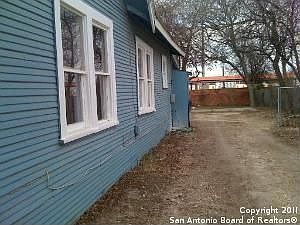 3rd image of 317 Arlington Ct
