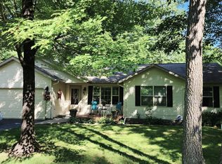 142 Winding Dr, Houghton Lake, MI 48629