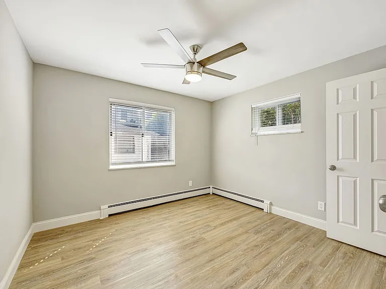 Twin Terrace Apartments — Photo 10