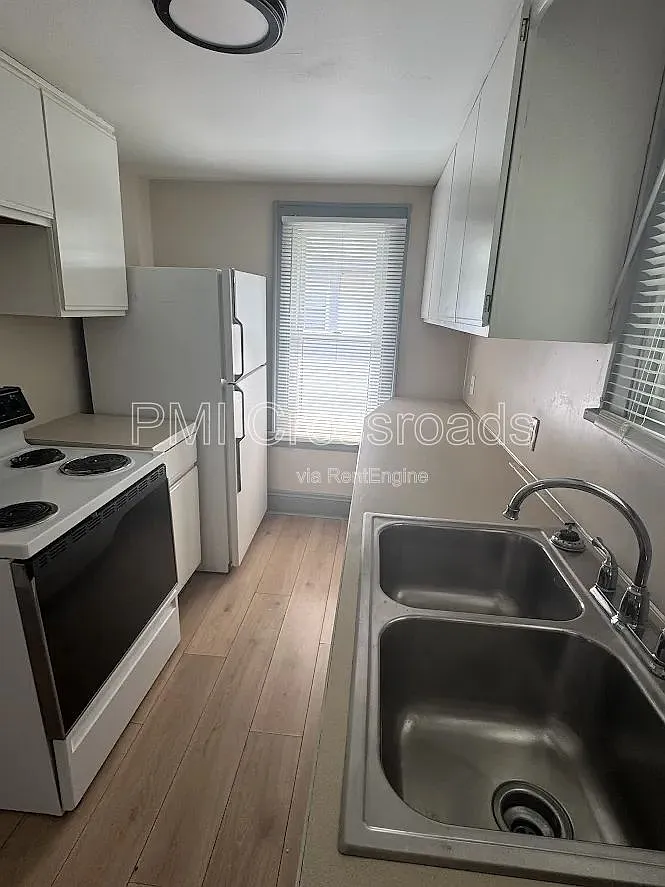2 bed, 1.0 bath, 768 sqft, $995 — Photo 3