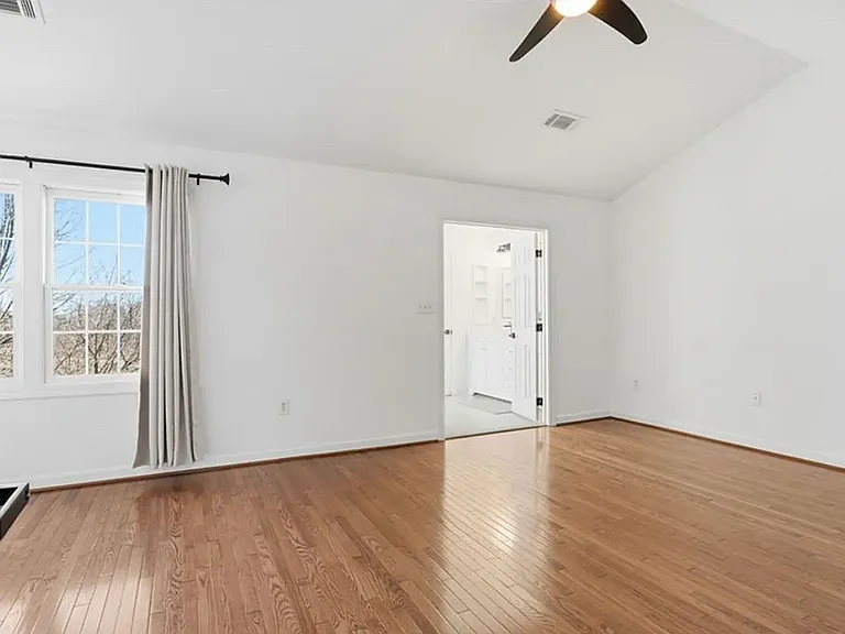 4550 Fair Valley Dr — Photo 15
