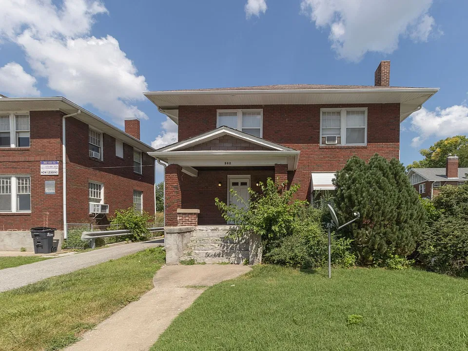 302 Hitt St