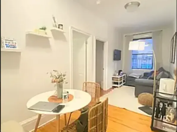 231 Lexington Avenue image 1 of 10