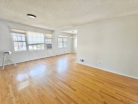 5th image of 136 Pleasant Plains Ave Unit 2