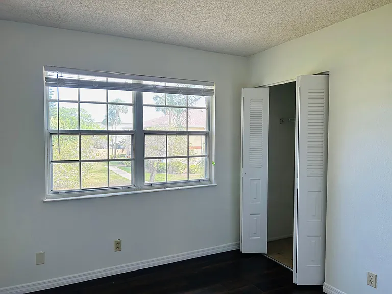1562 SE Royal Green Cir #T-204 — Photo 5