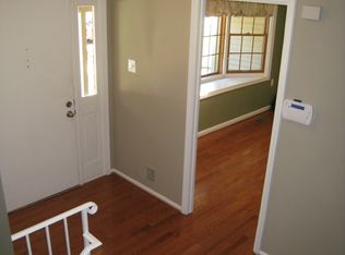 12148 Pineneedle Ct, Woodbridge, VA 22192