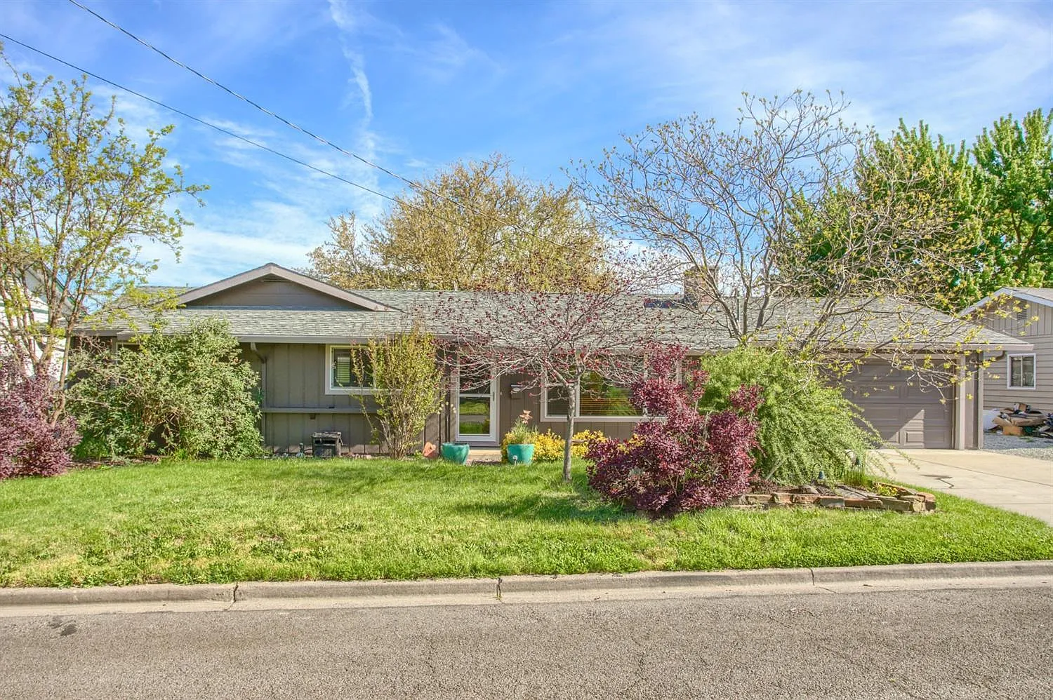 109 Victoria Way photo 1