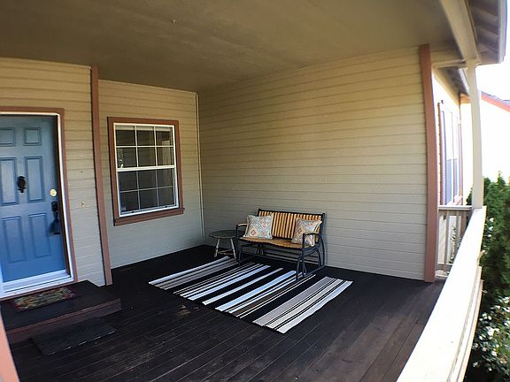3rd image of 131 Village Oaks Ct