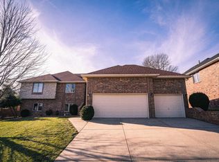 2565 S Chapel Dr, Springfield, MO 65809