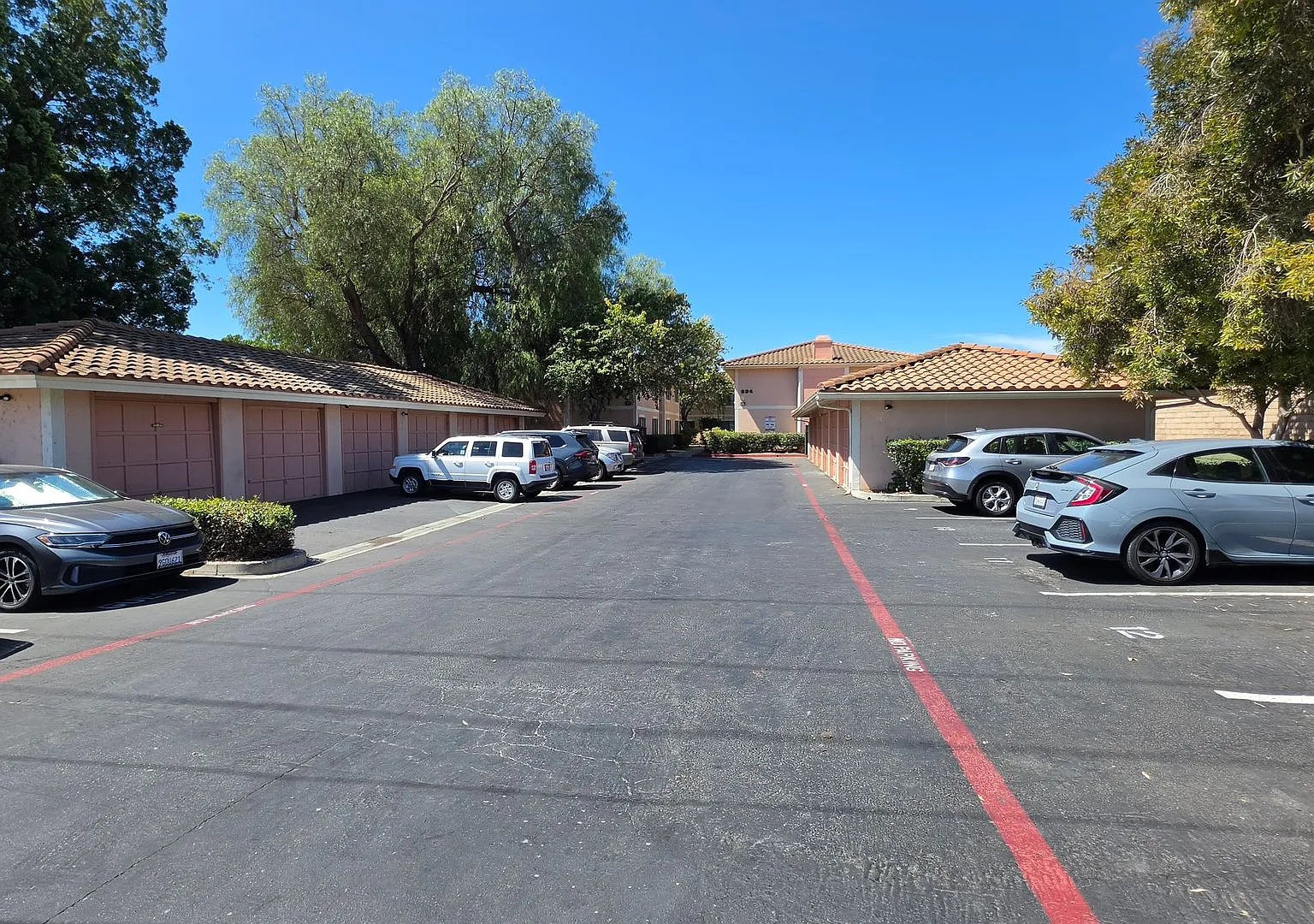Villa Rosa Apartments - Santa Paula — Photo 4
