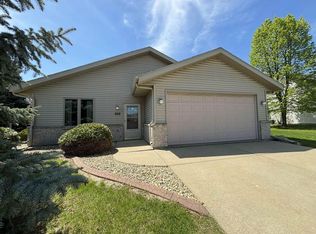 622 Greenfield Dr, Deforest, WI 53532