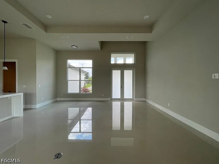 2447 SW Embers Ter — Photo 4