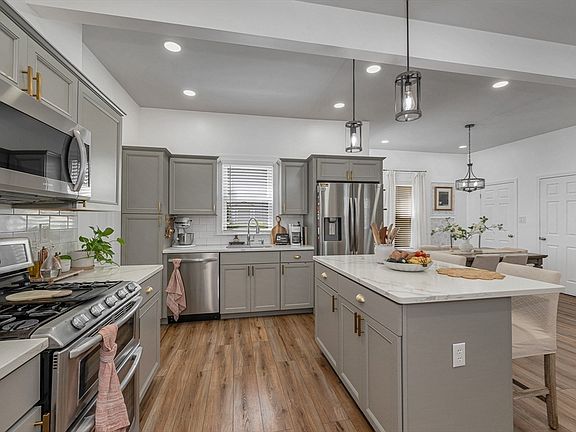 5th image of 48 W Adams St