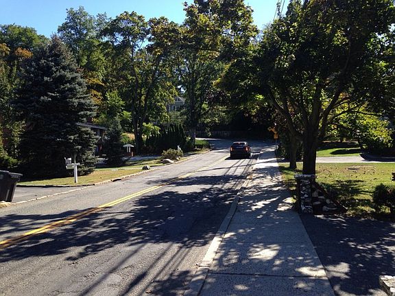 4th image of 640 Ashford Ave