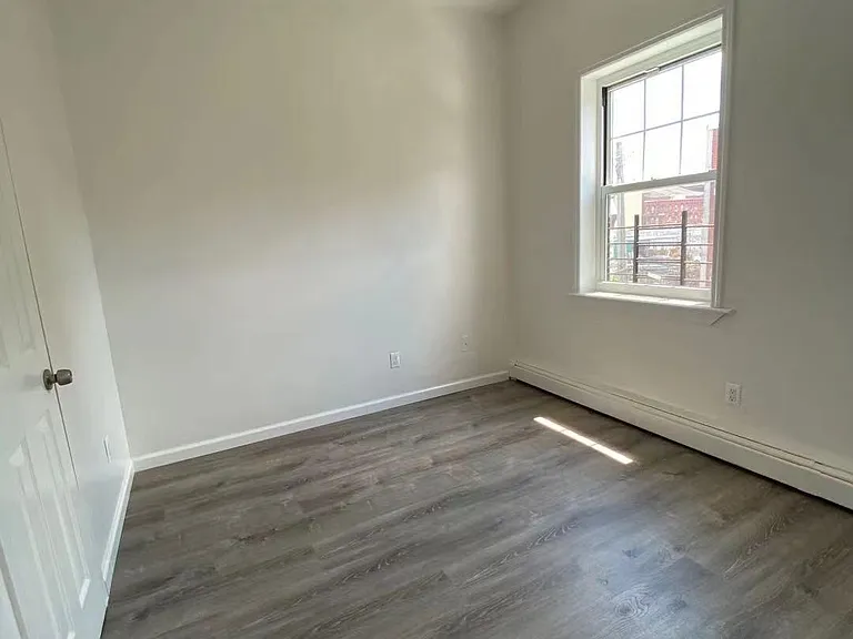 1990 Hughes Ave #3 — Photo 9