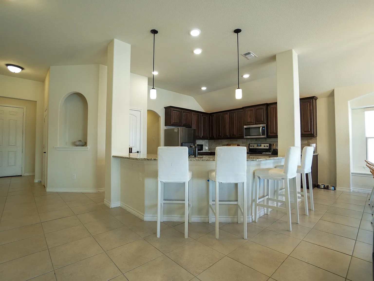 3 bed, 1739 sqft, $2,200 — Photo 2