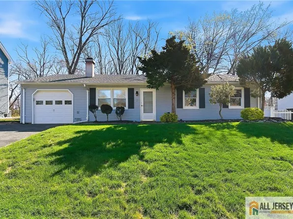 7 Brook Hollow Rd, Piscataway, NJ 08854