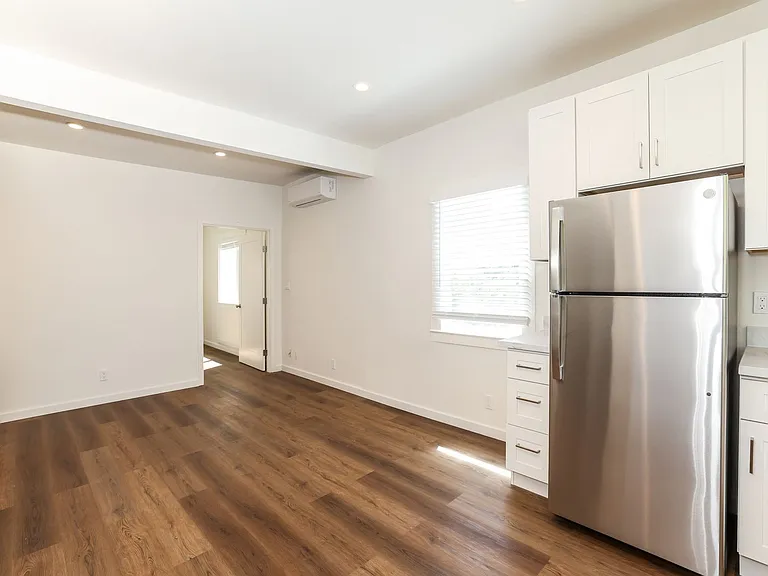 1633 Oxford St #C — Photo 7