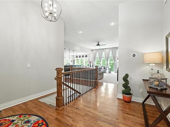 4th image of 6025 Vardon Dr