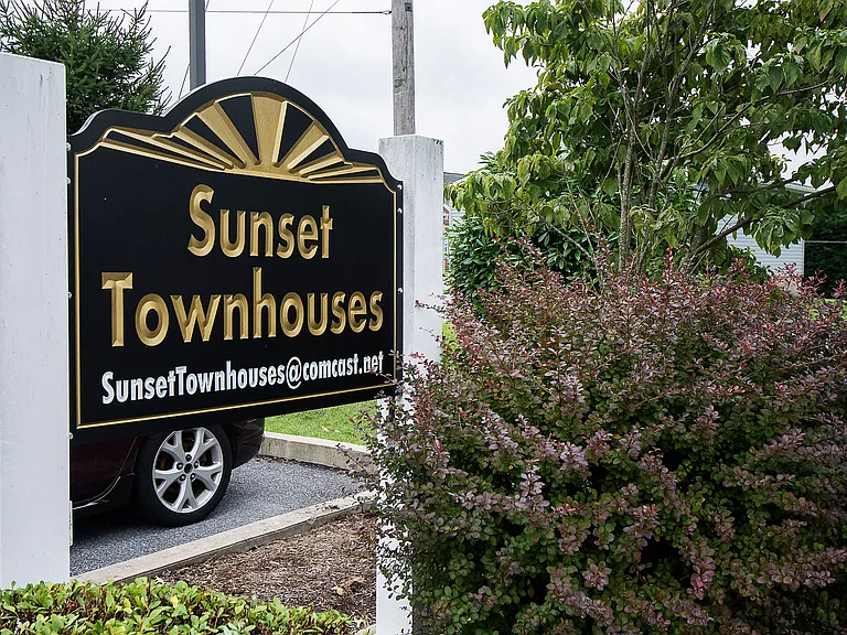 1115 Sunset Rd — Photo 2