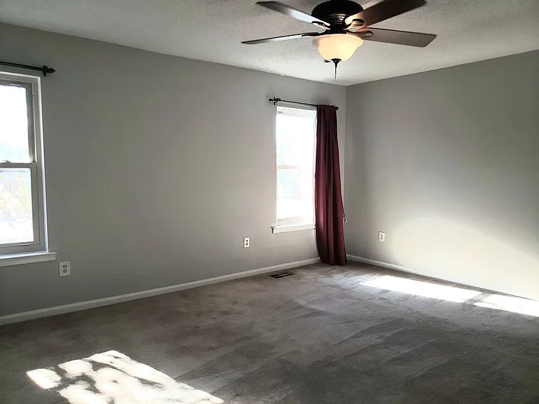 2140 Rexford Rd — Photo 8