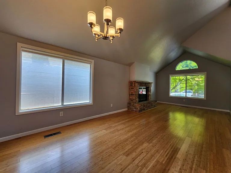 9609 Lord Dr — Photo 5