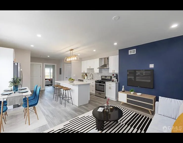 75 Plum St #2 — Photo 1