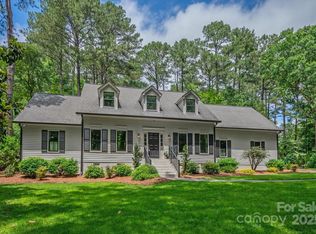 516 Amanda Dr, Matthews, NC 28104