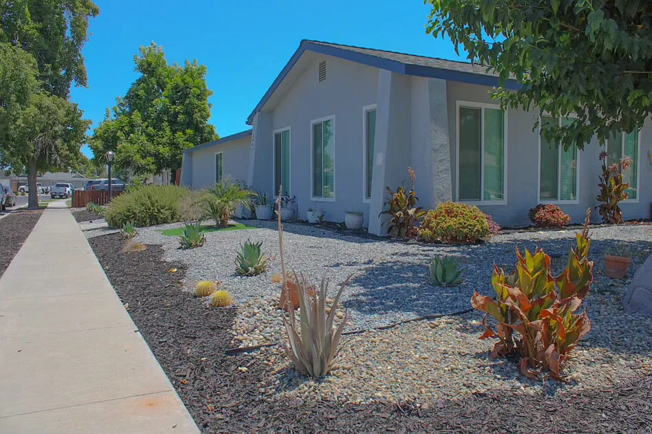 299 W Birch Ave — Photo 1