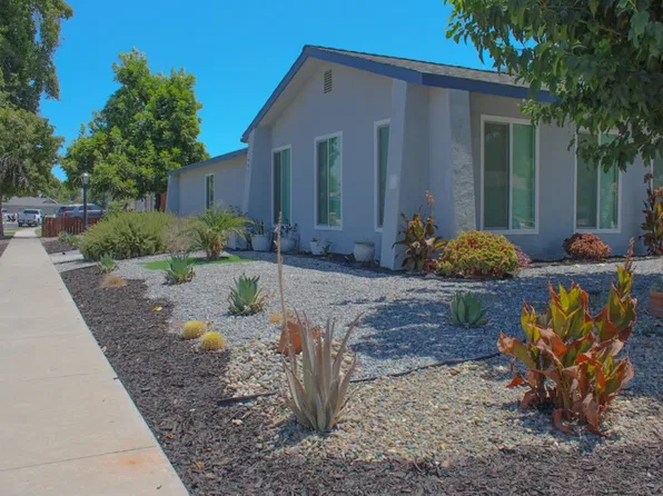 299 W Birch Ave, Hanford, CA 93230