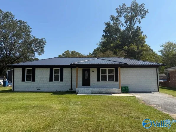 4102 Wright Cir, Rainbow City, AL 35906