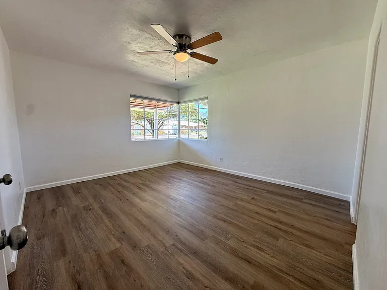 1514 W Rovey Ave — Photo 23