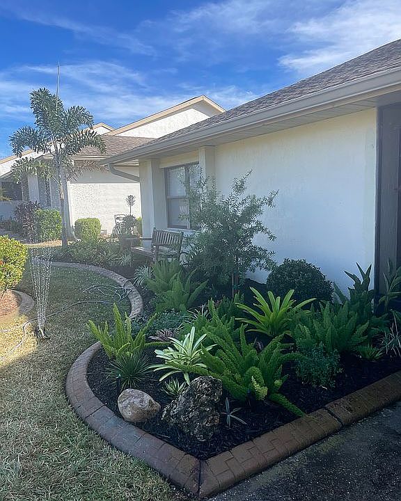 Front door landscaping