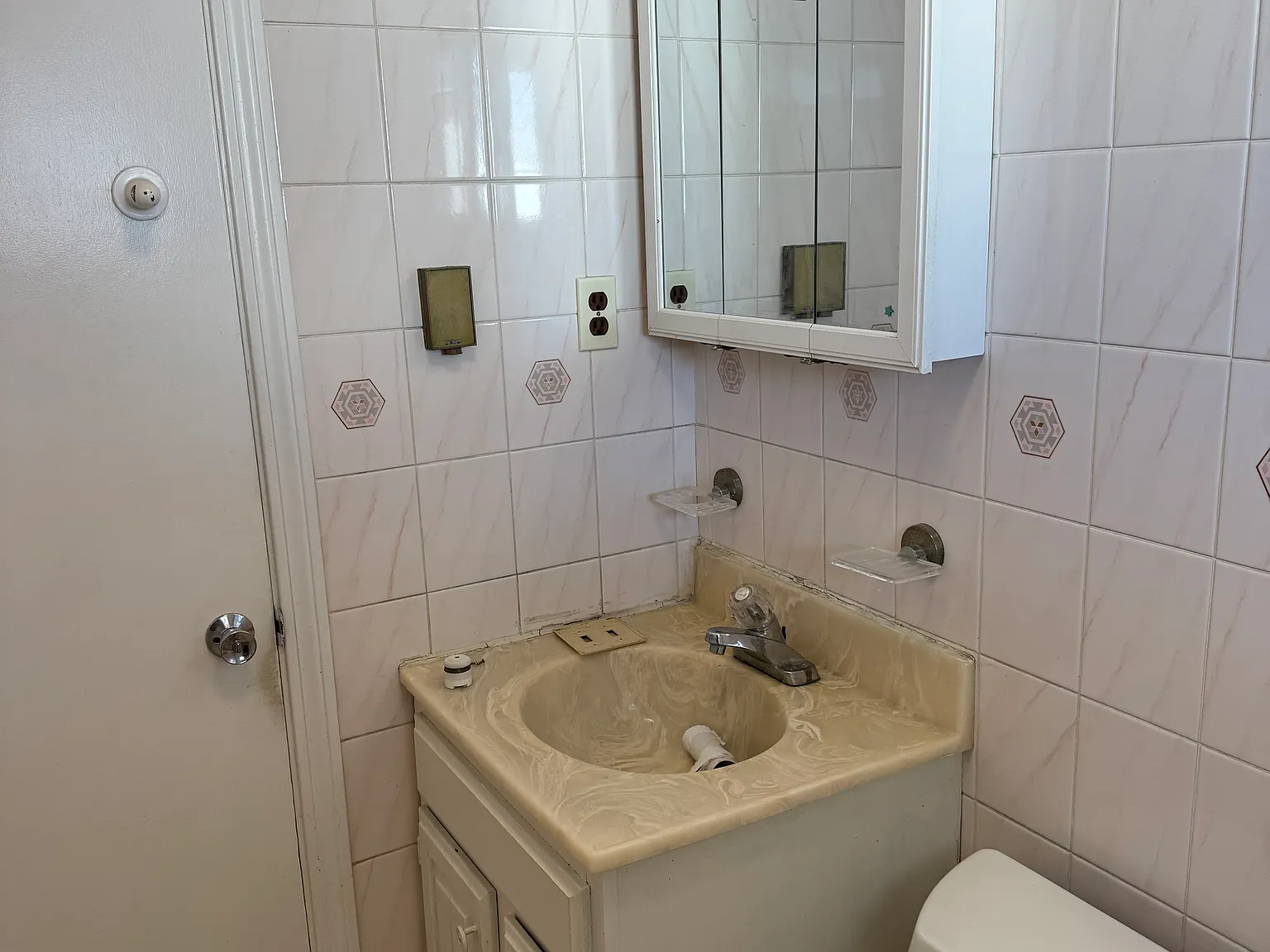 3 bed, 1150 sqft, $2,900 — Photo 2