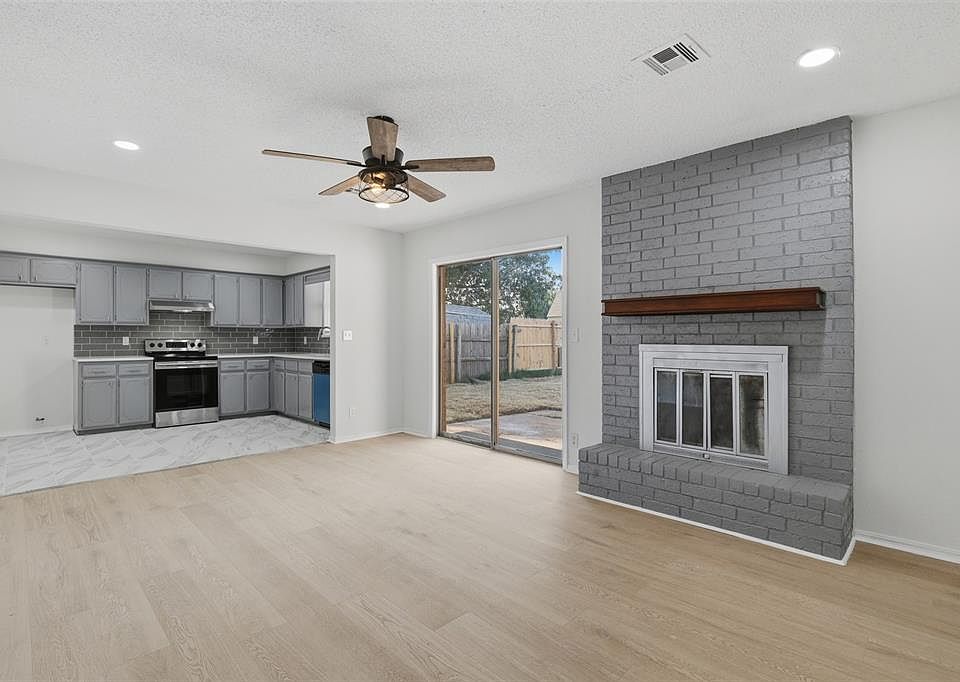 1st image of 612 W Perry Dr