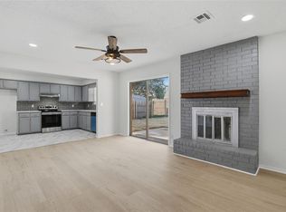 612 W Perry Dr, Mustang, OK 73064