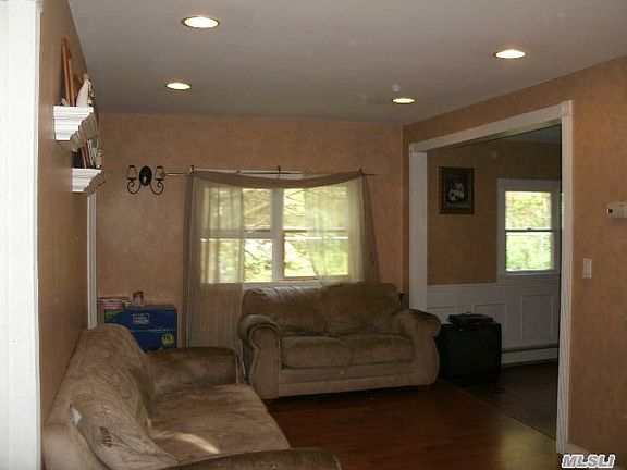 4th image of 116 Webster Ave