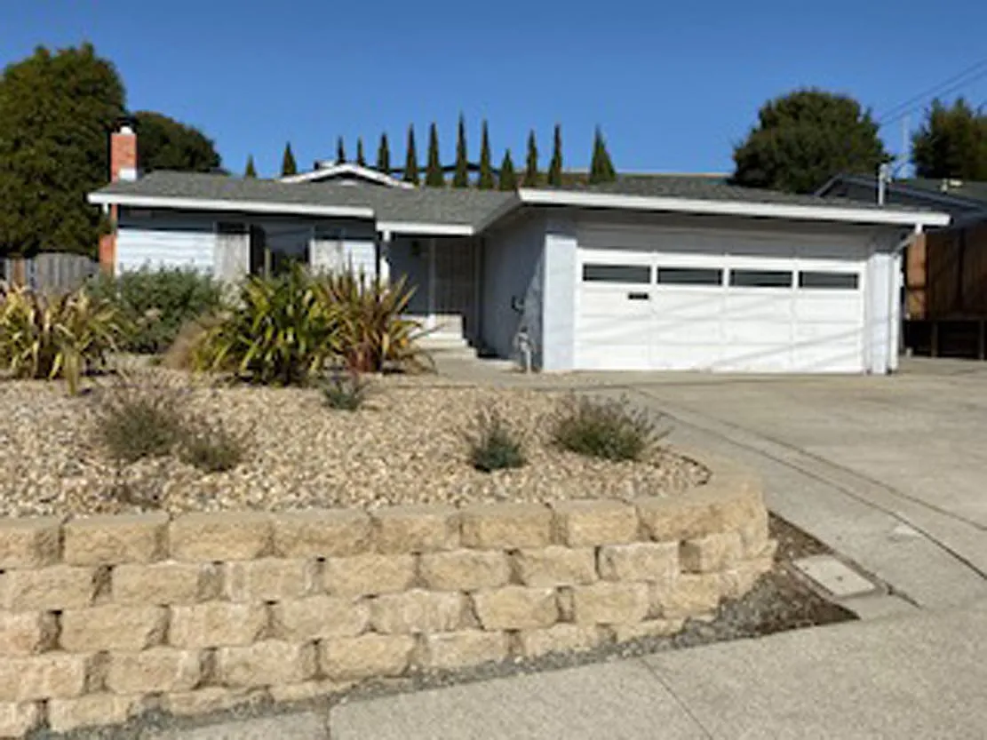 2566 Shamrock Dr photo 1