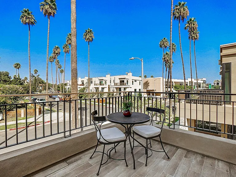 Residences at Village Walk — Photo 61