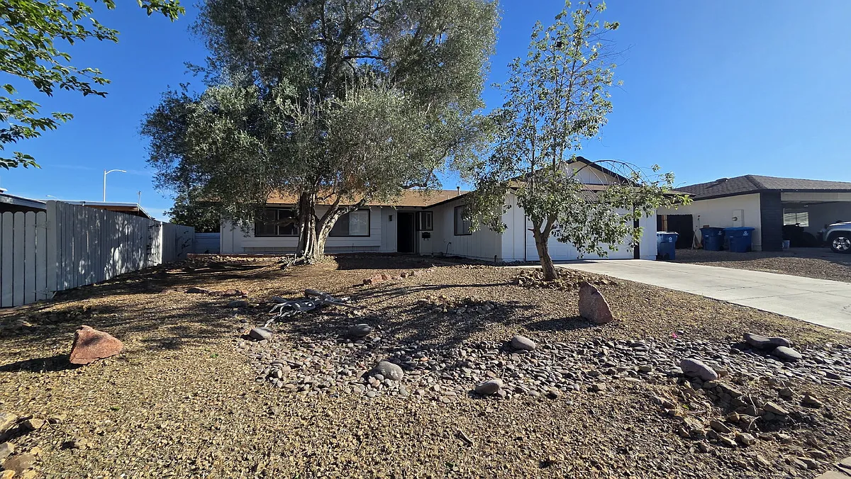 Building Photo - 3913 Oakhill Ave