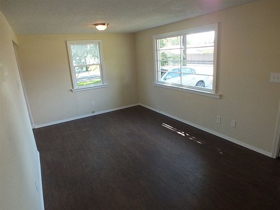 3rd image of 1811 E North Foothills Dr