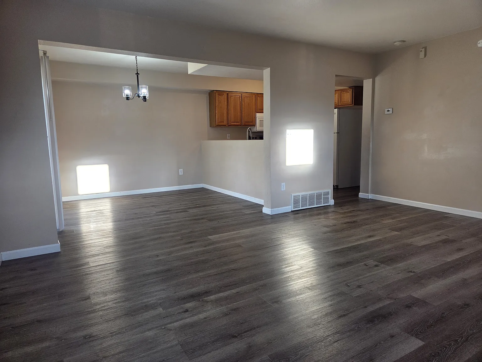 3 bed, 2.5 bath, 1300 sqft, $2,095 — Photo 4