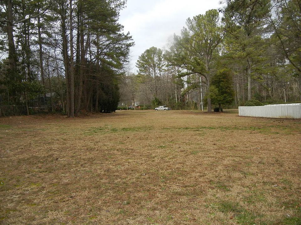 1st image of 652 Powers Ferry Rd