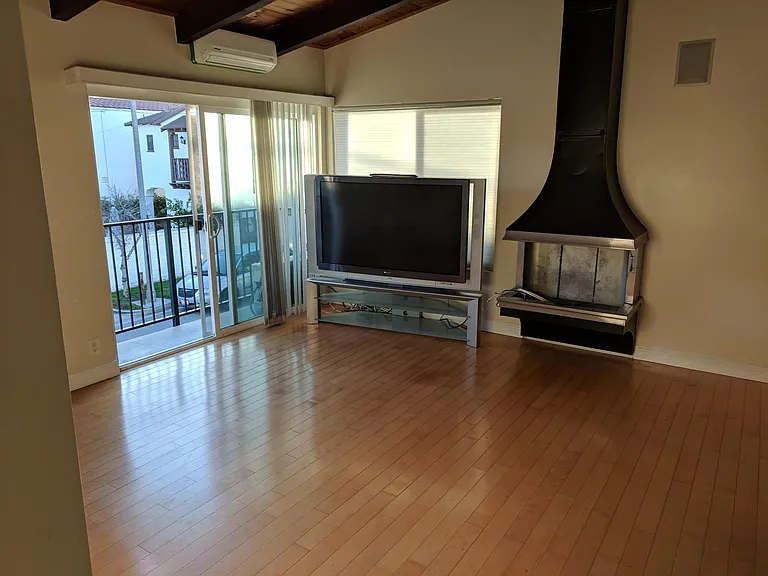 141 Corona Ave — Photo 4