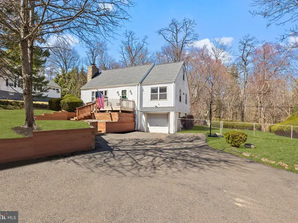 8 Jervue Dr, Yardley, PA 19067